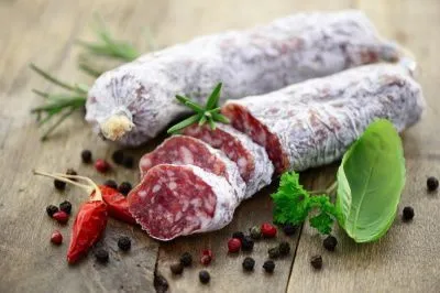 Сырокопченые и сыровяленые колбасы — как обеспечить яркий вкус и направленную ферментацию мясного сырья в условиях интенсивного производства