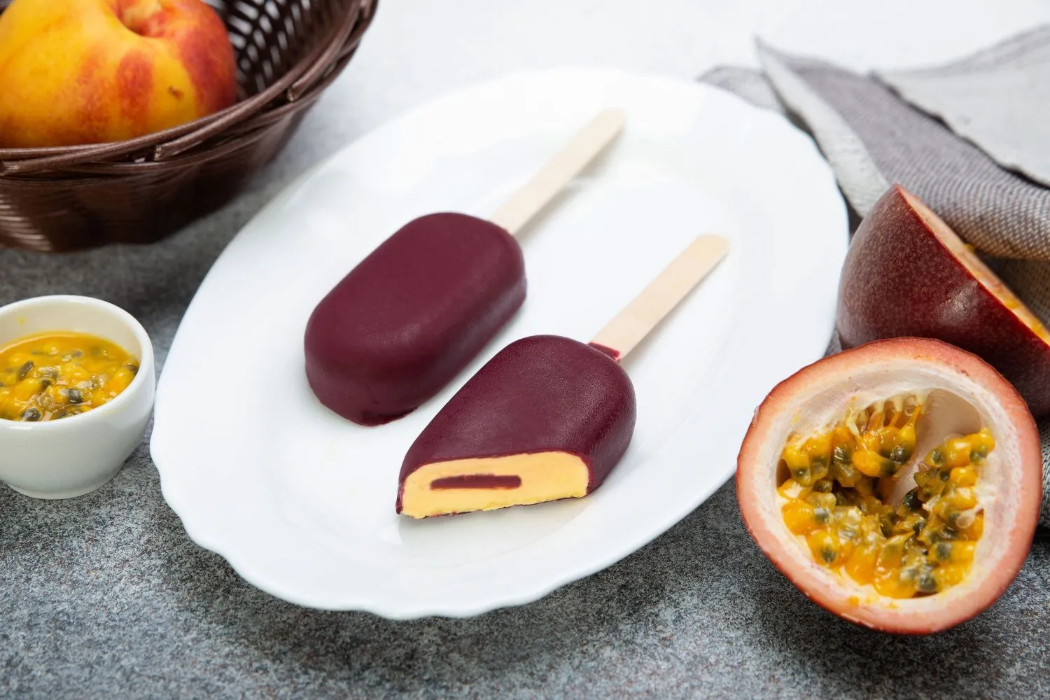 Готовимся к лету – 3 идеи для мороженого с начинкой со вкусом маракуйи