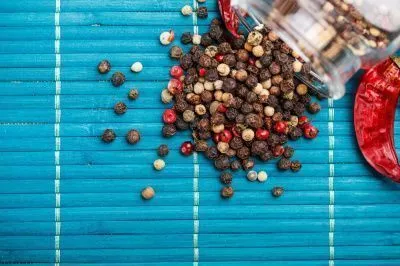 «Смесь перцев» как декорирующая добавка для продуктов